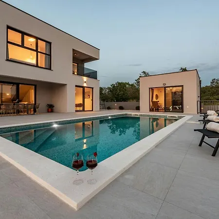 빌라 Rocinante Zadarvillas