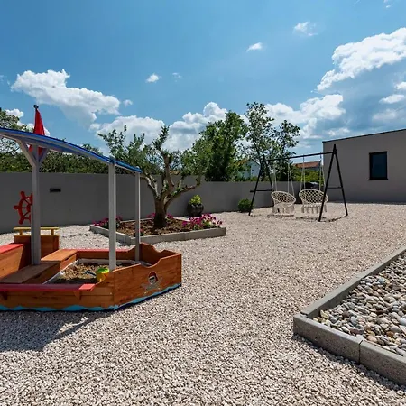 빌라 Rocinante Zadarvillas *